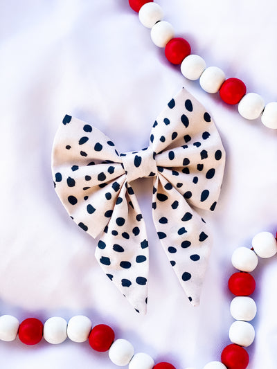 Minimal Dots on Beige Bow + Bowtie